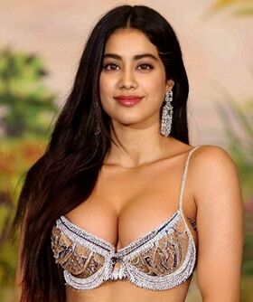 Janhvi Kapoor Nude Leaks OnlyFans Photo 18