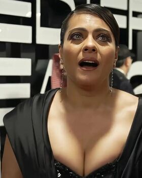 Kajol Devgn Nude Leaks OnlyFans Photo 31