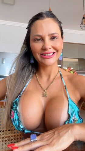 Ana Claudia Lopes