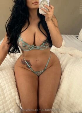 Antoinette Martinez Nude Leaks OnlyFans Photo 7