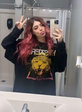 Chrissy Costanza