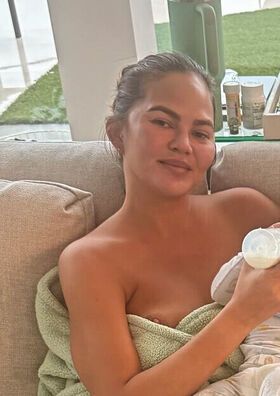 Chrissy Teigen Nude Leaks OnlyFans Photo 54