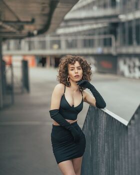 curlywiktoria