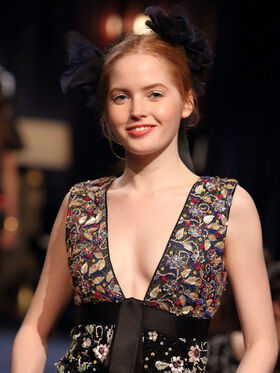 Ellie Bamber