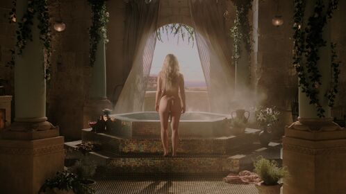 Emilia Clarke Nude Leaks OnlyFans Photo 250