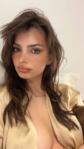 Emily Ratajkowski