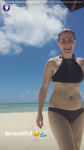 Hannah Hart Nude Leaks OnlyFans Photo 23