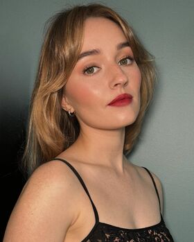 Kaitlyn Dever Nude Leaks OnlyFans Photo 81