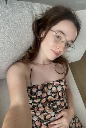 Kaitlyn Dever Nude Leaks OnlyFans Photo 114