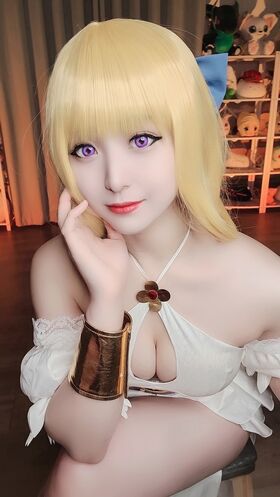 Lewd Cosplayer