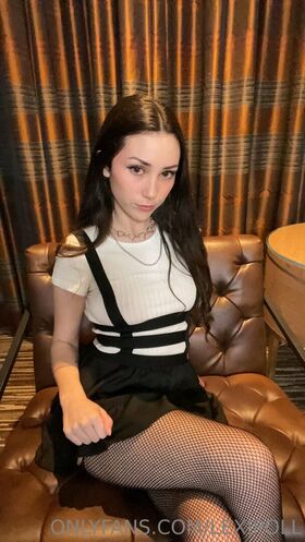 Lexi Poll ASMR