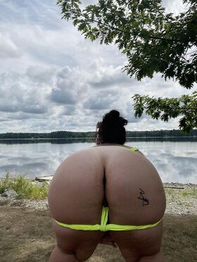 Lilcurvyqueenb