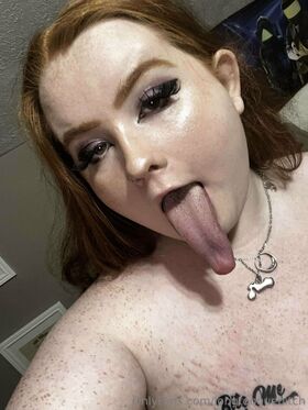 Longtonguebitch