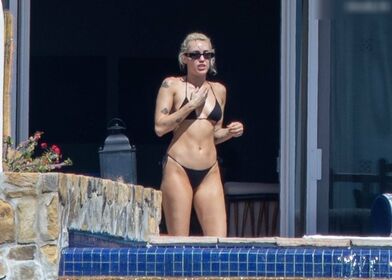 Miley Cyrus Nude Leaks OnlyFans Photo 652