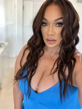 Nia Jax-Lina Fanene