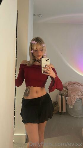 Olivia Evi Plant Nude Leaks OnlyFans Photo 18