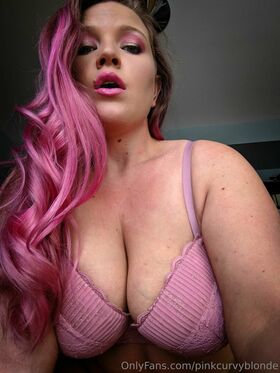 pinkcurvyblonde