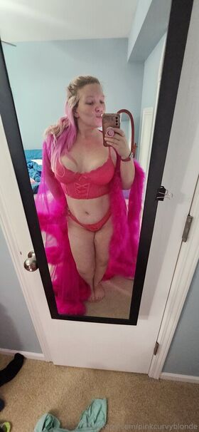 pinkcurvyblonde