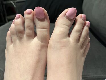 Prettiest Feet Nude Leaks OnlyFans Photo 19