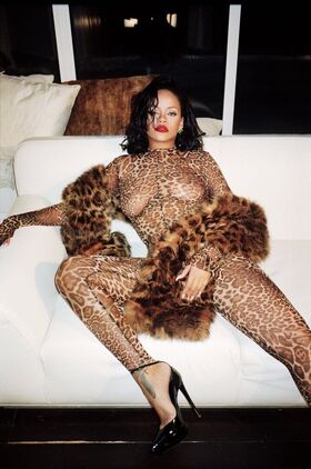 Rihanna Nude Leaks OnlyFans Photo 538