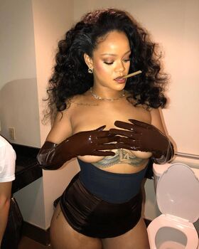 Rihanna Nude Leaks OnlyFans Photo 540
