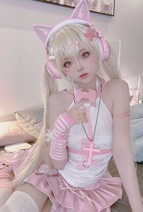 SeeU Cosplay