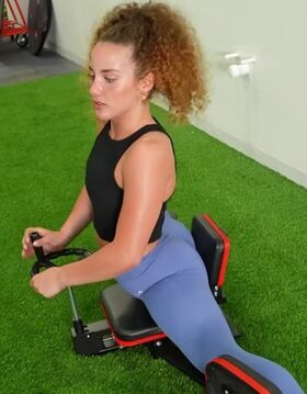 Sofie Dossi