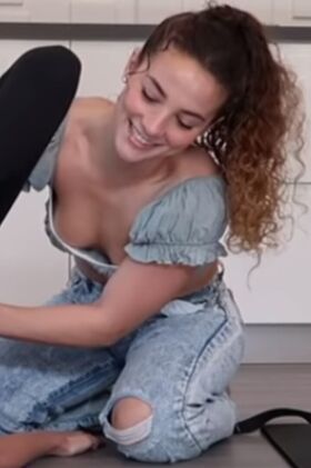 Sofie Dossi