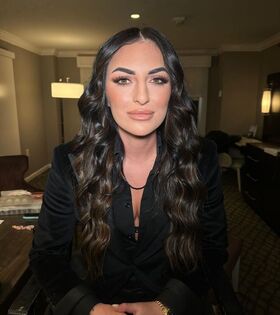 Sonya Deville