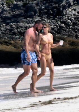 Taylor Swift Nude Leaks OnlyFans Photo 2222