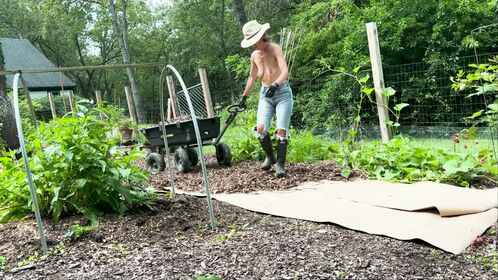 The Naked Gardener