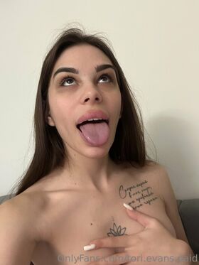 tori_evans_vip