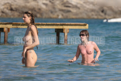 Victoria De Angelis Nude Leaks OnlyFans Photo 474