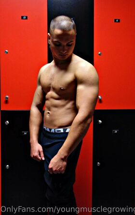 youngmusclegrowingboy