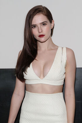 Zoey Deutch